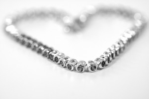 jewellery-heart-necklace-silver-diamond